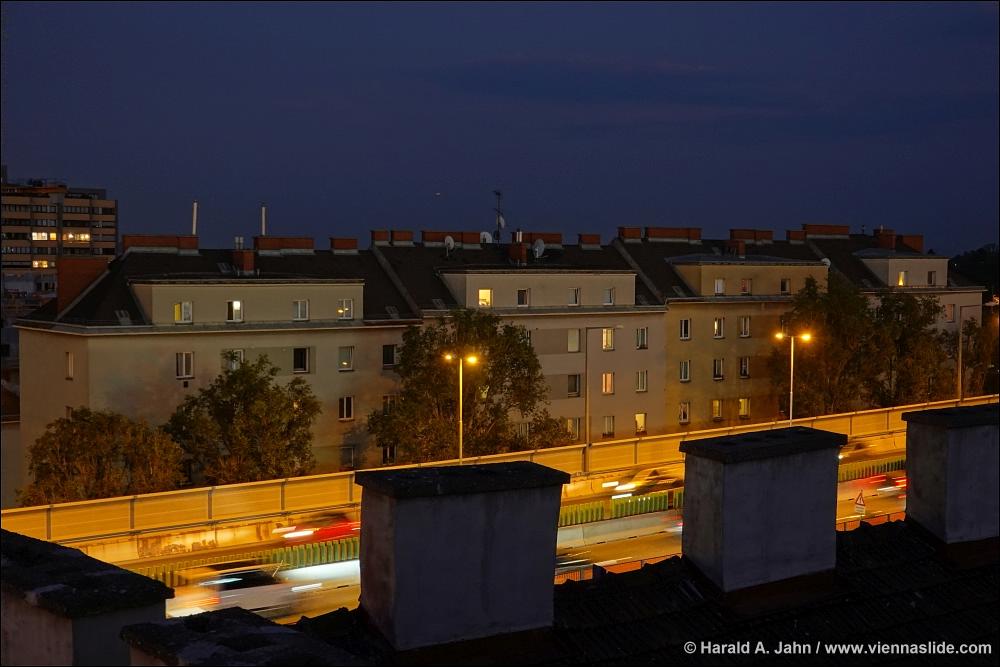 Wien, Geiereckstraße, Wohnhäuser an der Südosttangente,